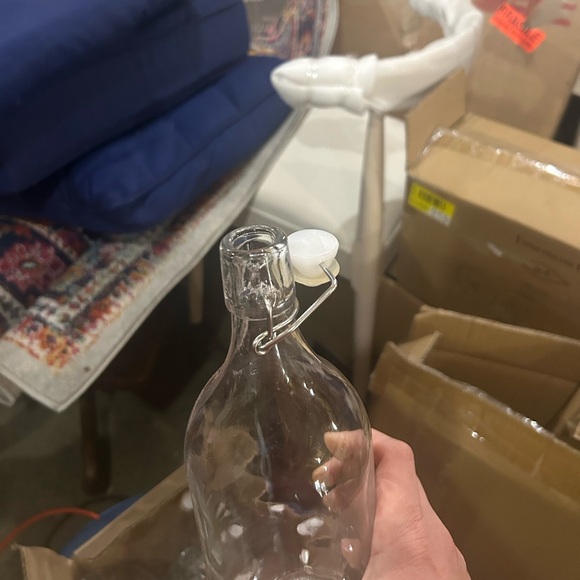 Glass water jugs - Picture 1 of 3